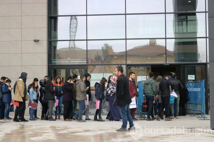 İş başvurusu için gelmişti, kuyruğu bakın nasıl fırsata çevirdi!