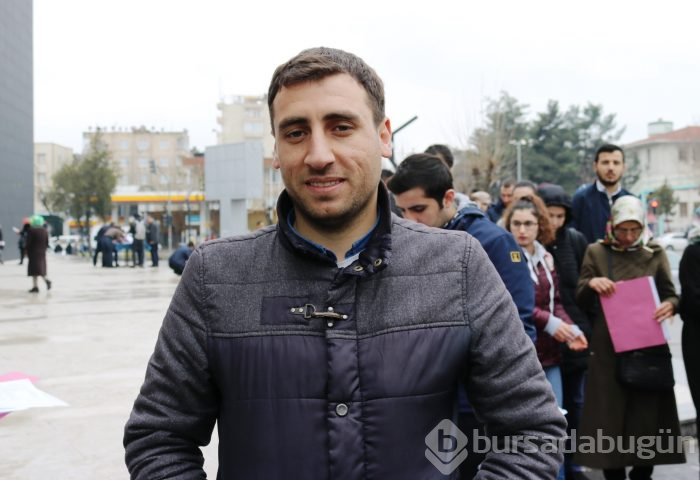 İş başvurusu için gelmişti, kuyruğu bakın nasıl fırsata çevirdi!