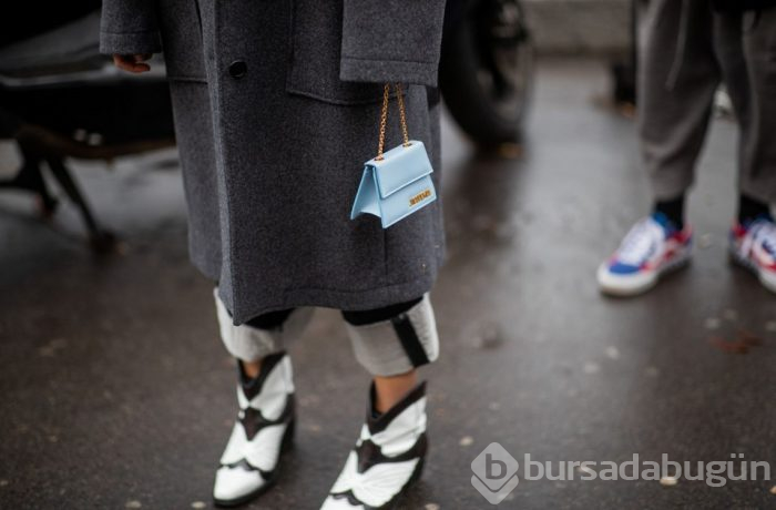 Paris Moda Haftası'na damga vuran süper mini çantalar