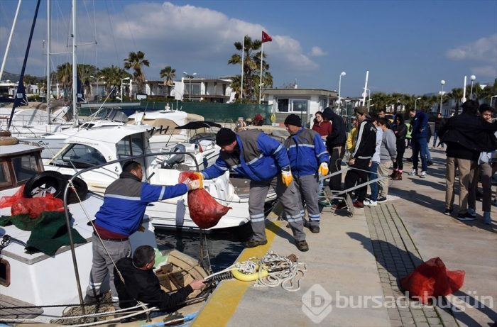 Bodrum'da denizden yatak da çıktı halı da