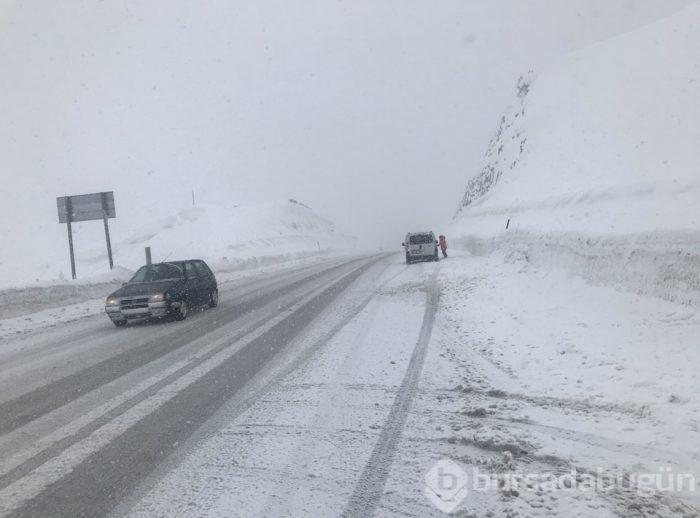 Kar ve tipi yolları kapattı
