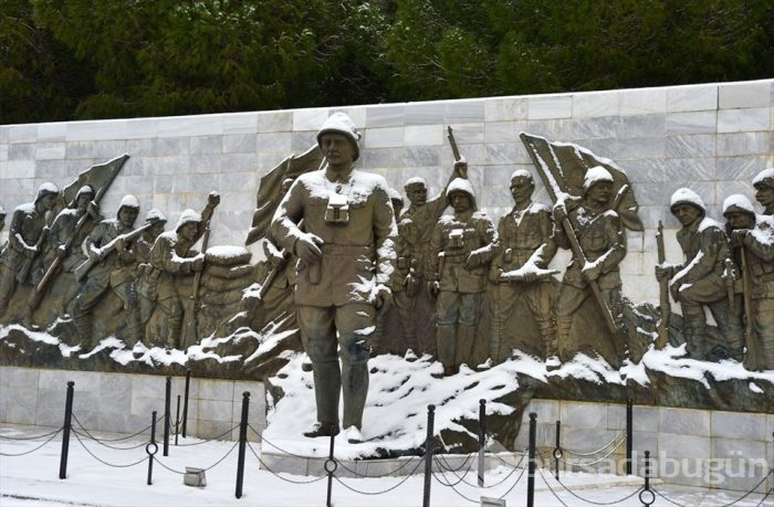 Çanakkale'de tarihi Gelibolu Yarımadası beyaza büründü
