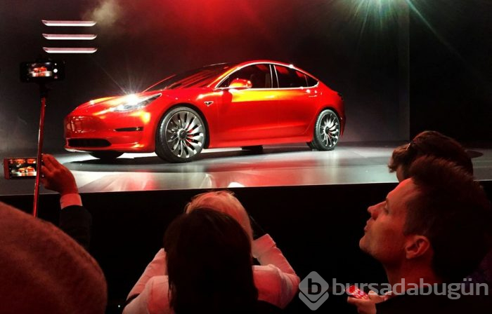 Tesla 'uygun fiyatlı' modelini satışa sundu (Sadece internetten)