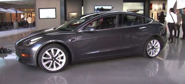 Tesla 'uygun fiyatlı' modelini satışa sundu (Sadece internetten)