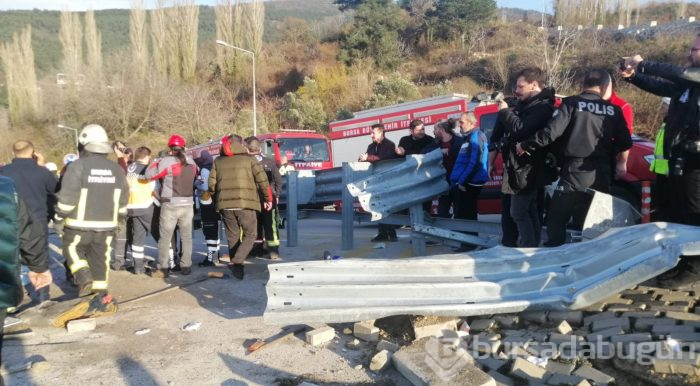 Bursa Uludağ yolunda otobüs devrildi, çok sayıda yaralı var 