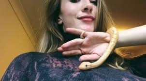 Yasemin Kay Allen'den yılanlı paylaşım
