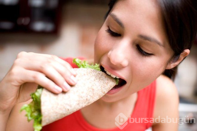Bu ülkede elle yemek yiyen dışlanıyor! işte, ülkelerin birbirinden tuhaf görgü kuralları