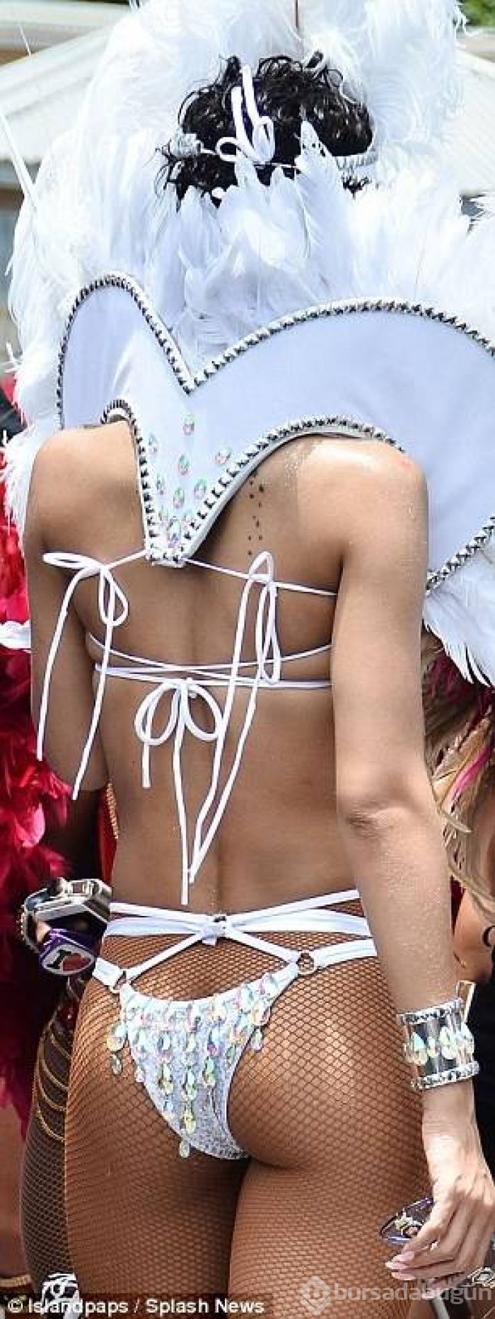 Rihanna iç çamaşırlarıyla milyoner oldu!
