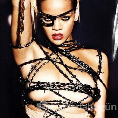 Rihanna iç çamaşırlarıyla milyoner oldu!
