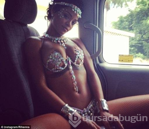Rihanna iç çamaşırlarıyla milyoner oldu!
