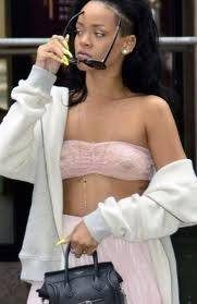 Rihanna iç çamaşırlarıyla milyoner oldu!
