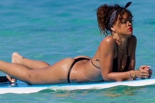 Rihanna iç çamaşırlarıyla milyoner oldu!
