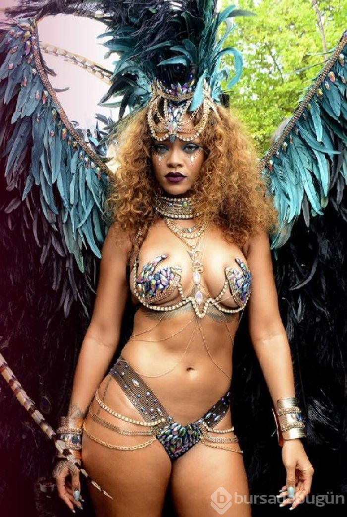 Rihanna iç çamaşırlarıyla milyoner oldu!
