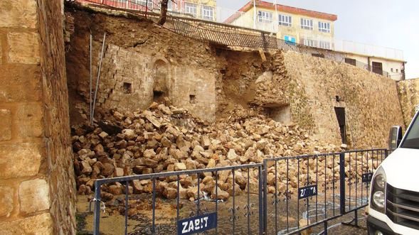 Mardin'de duvar yıkıldı, arkasından tarih çıktı!
