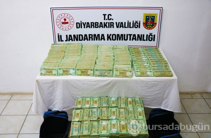 Yasadışı yollardan Türkiye'ye getirilen 1 milyon Irak dinarı ele geçirildi