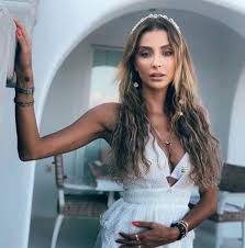 Makyajsız Özge Ulusoy
