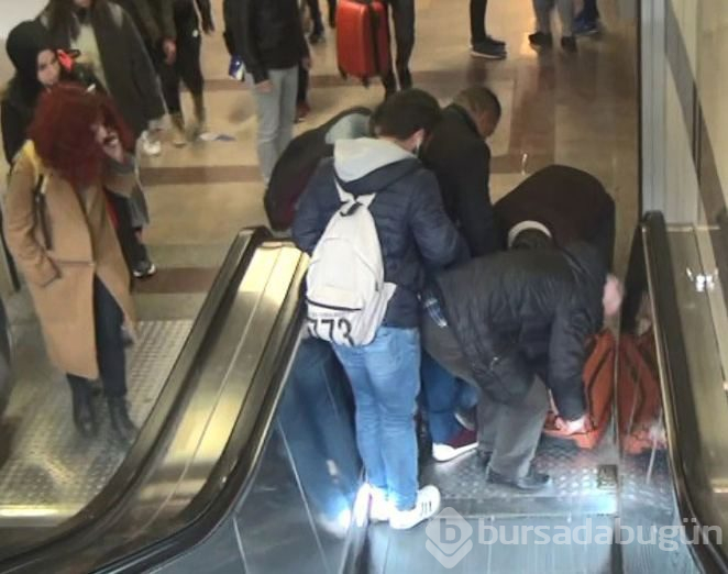 Oyuncu Hikmet Karagöz, Taksim Metrosu'nda merdivenlerden düştü
