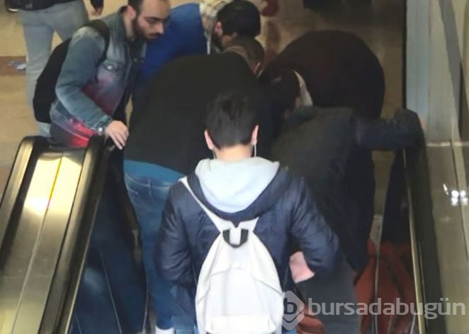 Oyuncu Hikmet Karagöz, Taksim Metrosu'nda merdivenlerden düştü
