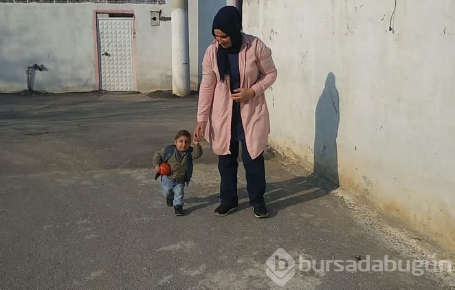 Hastalığa anne karnında yakalandı! Boyu sadece 70 santimetre
