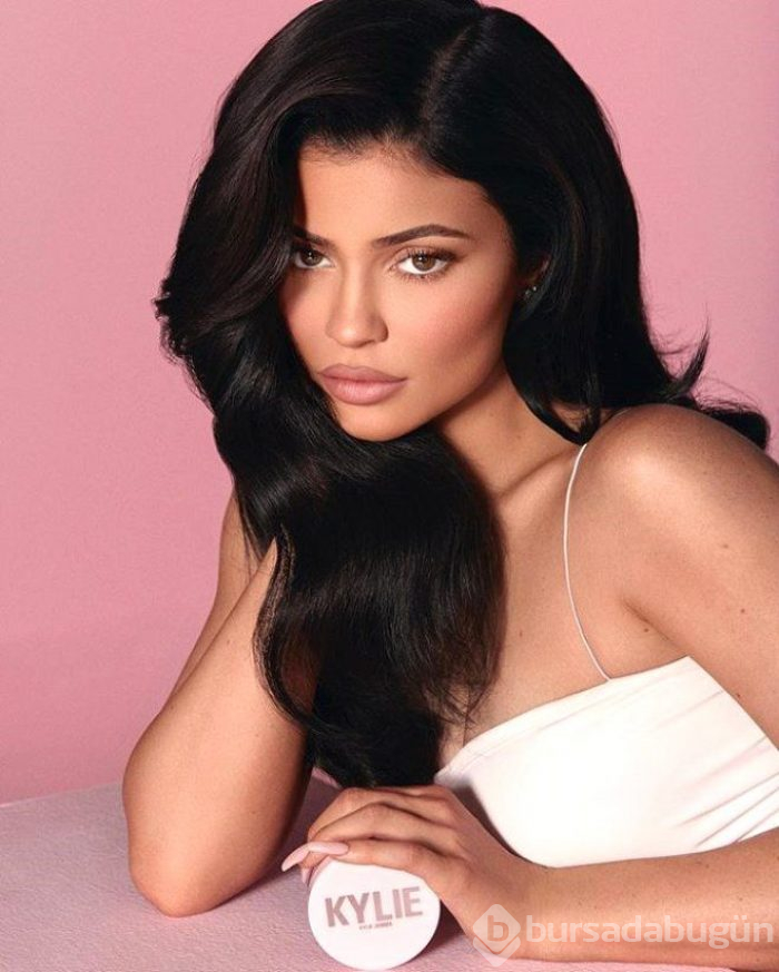 Dünyanın en genç milyarderi Kylie Jenner oldu!
