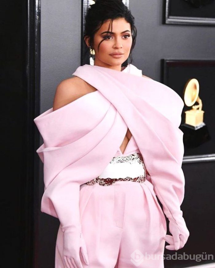 Dünyanın en genç milyarderi Kylie Jenner oldu!

