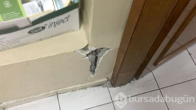 Çatlaklar büyüyor: Aile sağlığı merkezinde korkutan görüntü
