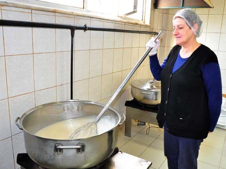 Kadınlar yapıyor! Elleriyle...
