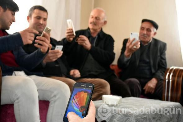 Hepimizi delirtecek bir sorunları var! Telefonları...

