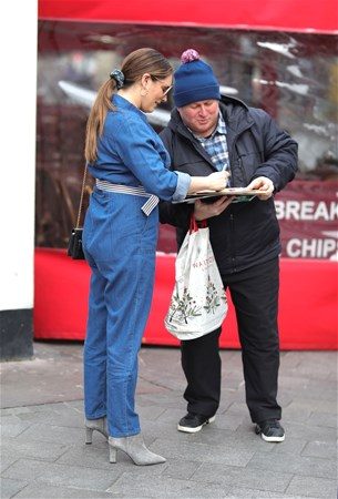Kelly Brook Londra sokaklarında...