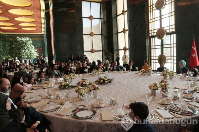 Beştepe'de 8 Mart'a özel koruyucu aile yemeği
