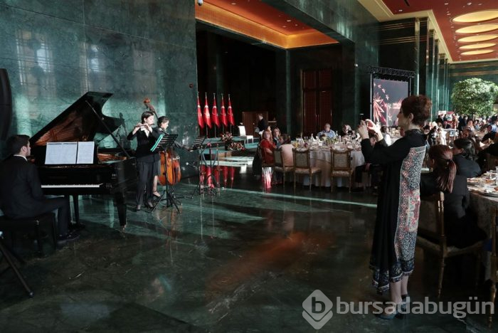 Beştepe'de 8 Mart'a özel koruyucu aile yemeği