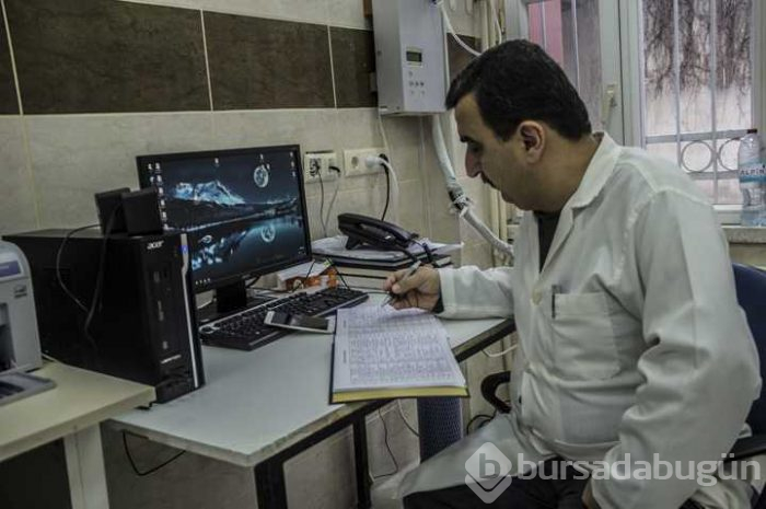 Hatay'da dört ayaklı civciv dünyaya geldi
