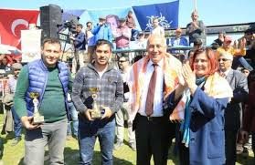 Bağarası deve güreşlerinde Özlem Çerçioğlu'na yoğun ilgi
