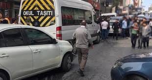 Çocuk yaşta araç kullandı: 4 kişi yaralandı, 10 araçta maddi hasar oluştu
