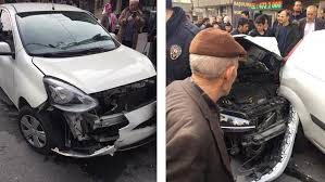 Çocuk yaşta araç kullandı: 4 kişi yaralandı, 10 araçta maddi hasar oluştu
