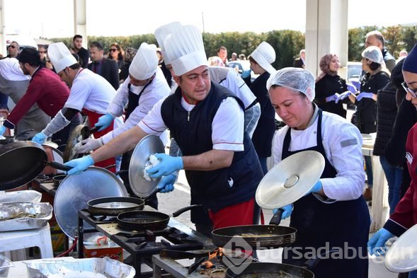 Şölende 6 ton hamsi dağıtıldı
