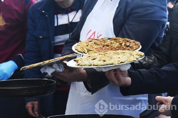 Şölende 6 ton hamsi dağıtıldı
