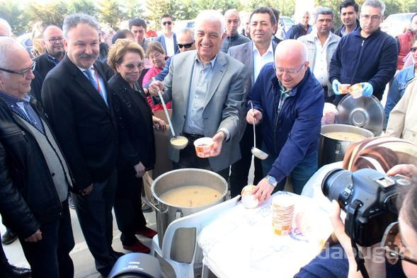 Şölende 6 ton hamsi dağıtıldı

