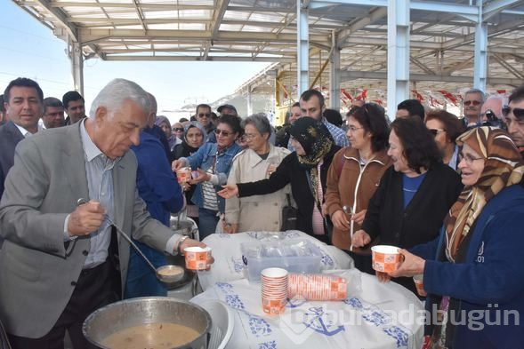 Şölende 6 ton hamsi dağıtıldı
