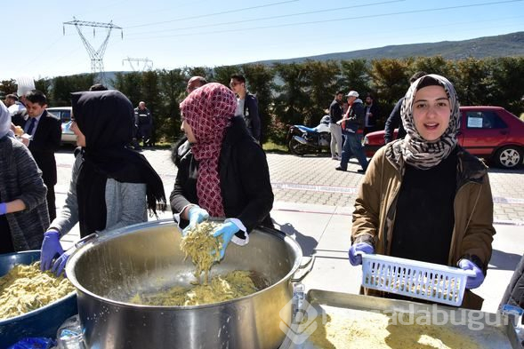 Şölende 6 ton hamsi dağıtıldı
