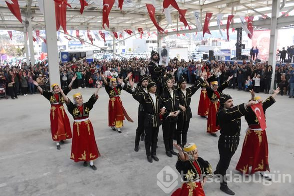 Şölende 6 ton hamsi dağıtıldı

