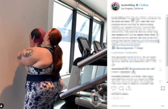 Büyük beden model kilolarını eleştirenlere böyle yanıt verdi: Günde iki saat spor yapıyorum!
