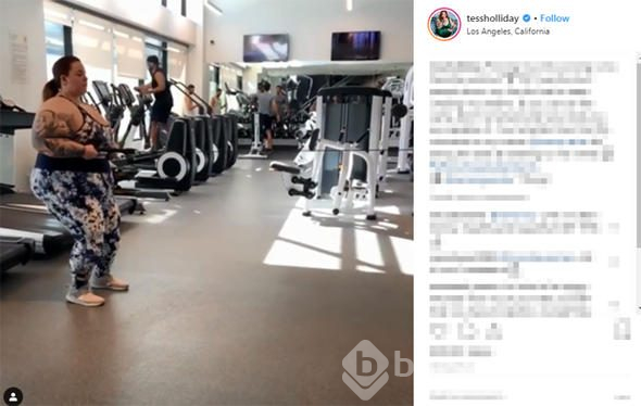 Büyük beden model kilolarını eleştirenlere böyle yanıt verdi: Günde iki saat spor yapıyorum!
