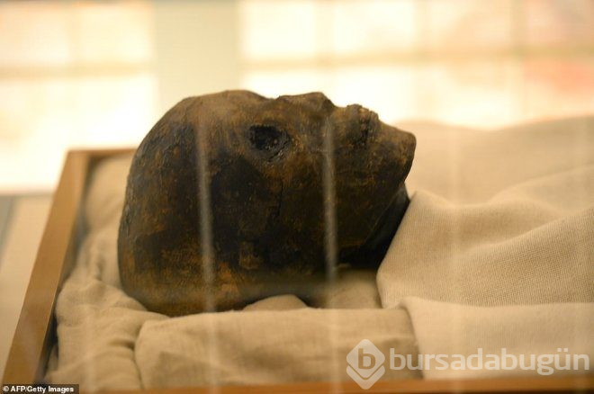Firavun tutankhamun'un, mumyalanmış yüzü ve ayakları ilk kez görüntülendi