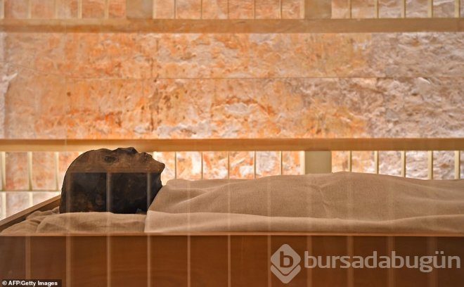 Firavun tutankhamun'un, mumyalanmış yüzü ve ayakları ilk kez görüntülendi