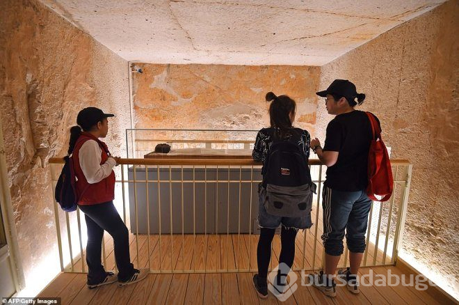 Firavun tutankhamun'un, mumyalanmış yüzü ve ayakları ilk kez görüntülendi