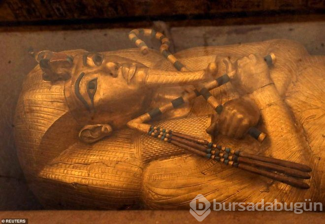 Firavun tutankhamun'un, mumyalanmış yüzü ve ayakları ilk kez görüntülendi