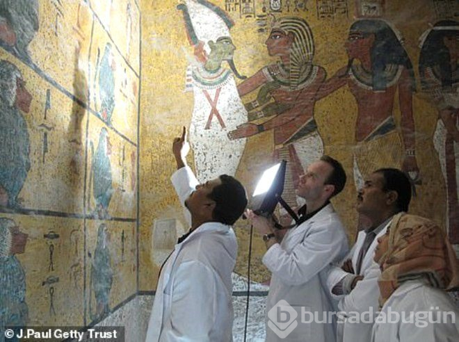 Firavun tutankhamun'un, mumyalanmış yüzü ve ayakları ilk kez görüntülendi
