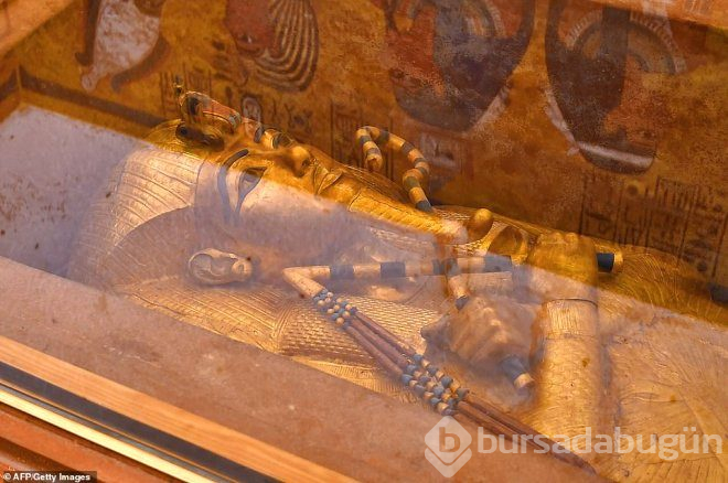 Firavun tutankhamun'un, mumyalanmış yüzü ve ayakları ilk kez görüntülendi