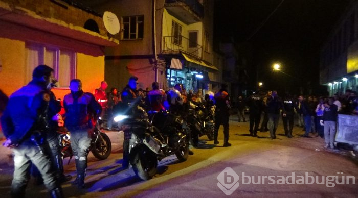 Ahlak polisini alkışlarla karşıladılar
